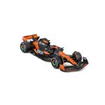 Bburago 1:43 RACE Formula F1 - McLaren F1 Team MCL38 (2024) #81 (Oscar Piastri) - with driver and de