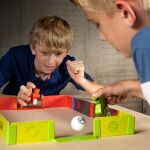 Fat Brain FOOSBOTS STADIUM BATTLE robo-fotbal se stadionem set