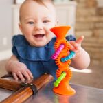 Fat Brain chrastítko pipSquiz Loops oranžové 15 cm