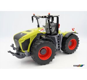 Britains Model traktor CLAAS XERION 5000 1:32 22 cm